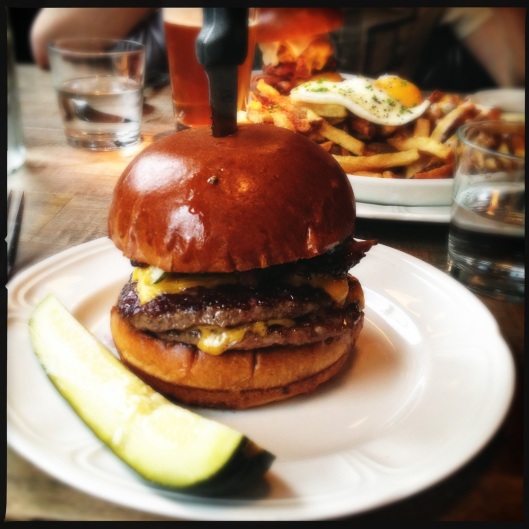 Finally tried the burger at Au Cheval. It has easily moved into my Top 5 burger list. Maybe even the top 3. 